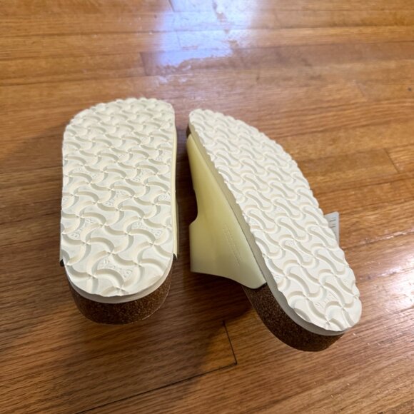 Arizona Birkenstock Sandals – Butter/Silver Buckle (Narrow Fit, New with Tags) - Picture 4 of 9